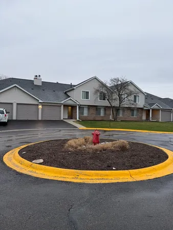 $2,185 | 7040 Remington Court, Unit 204, Woodridge, IL 60517