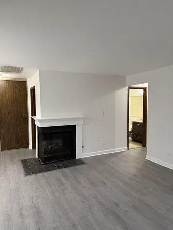 $2,185 | 7040 Remington Court, Unit 204, Woodridge, IL 60517