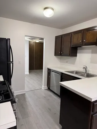 $2,185 | 7040 Remington Court, Unit 204, Woodridge, IL 60517