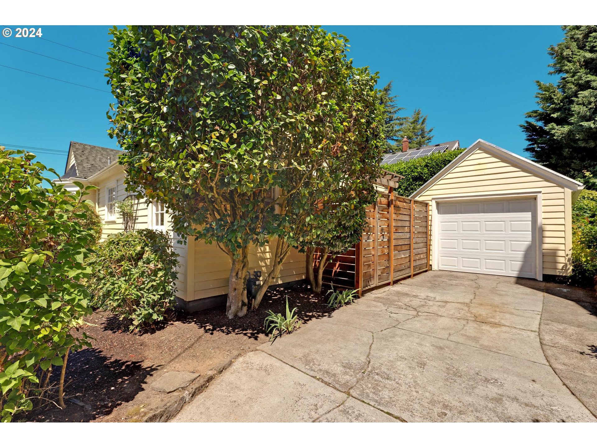 6003 Southeast Stephens Street Portland, OR 97215 - Photo 38 of 46 a view of backyard of the house