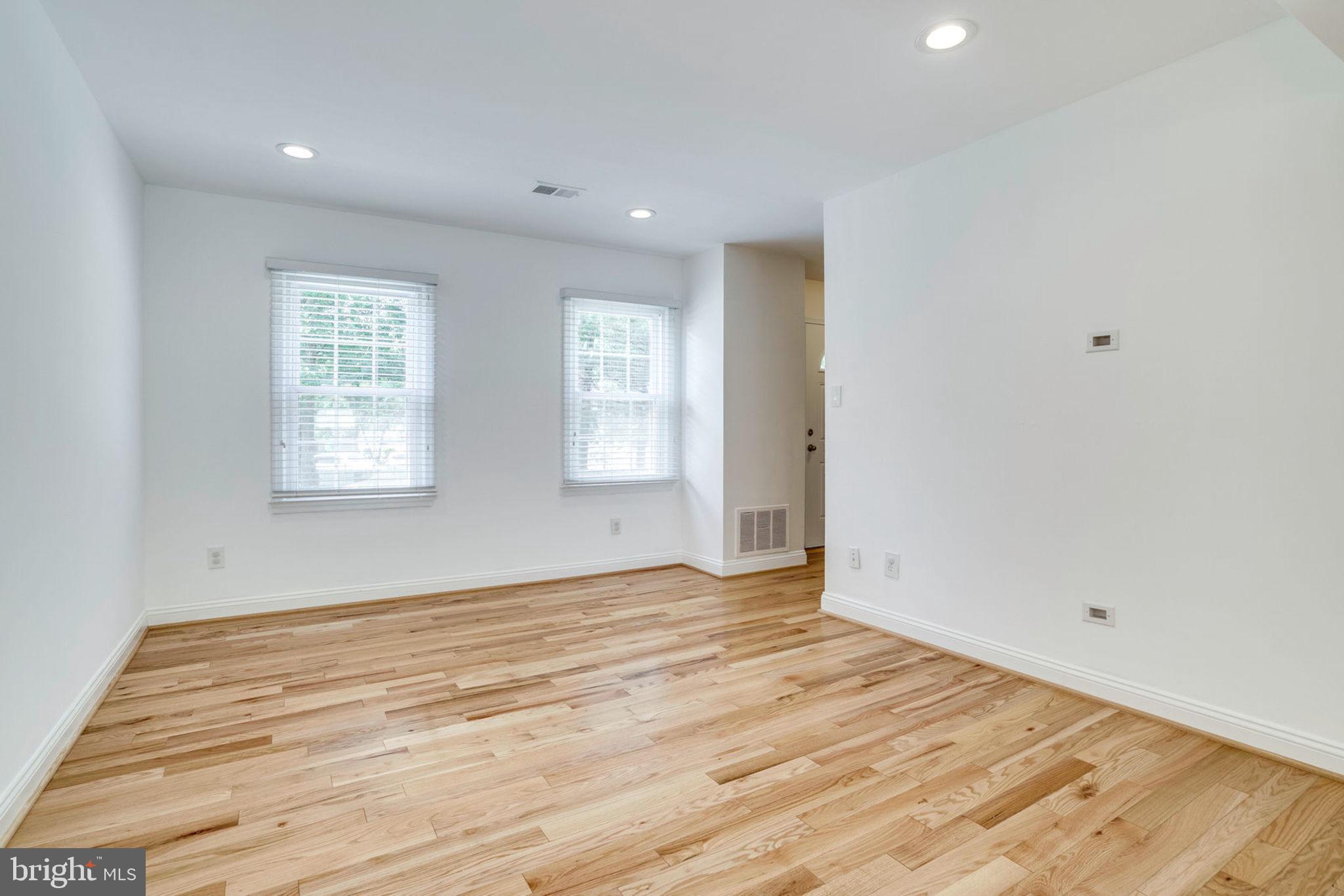 8453 Brainerd Court Springfield, VA 22153 - Photo 7 of 37 Living Room