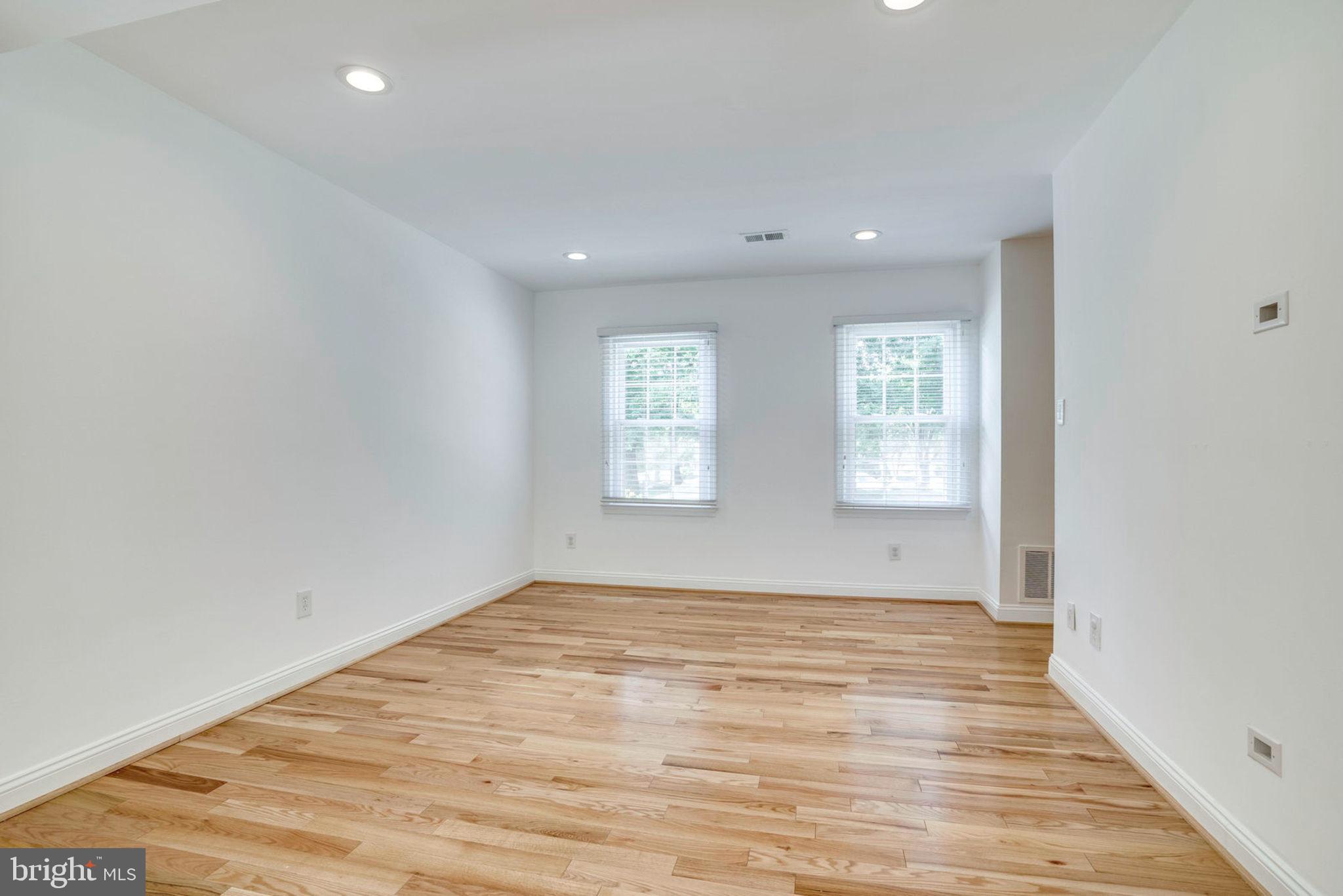 8453 Brainerd Court Springfield, VA 22153 - Photo 8 of 37 Living Room
