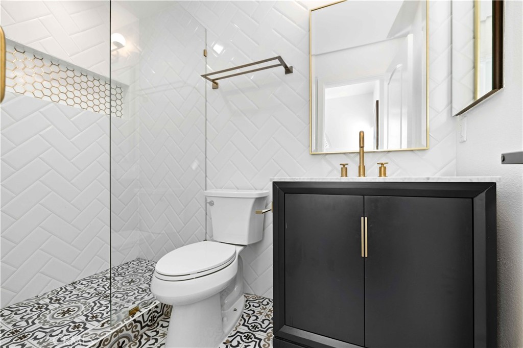 10 Copious Lane Ladera Ranch, CA 92694 - Photo 28 of 54 En Suite Bathroom