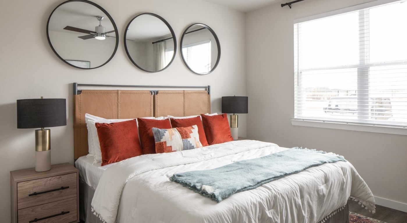 12111 South Main Street, Unit 13306 Houston, TX 77035 - Photo 3 of 24 a bedroom with a bed a mirror and a window