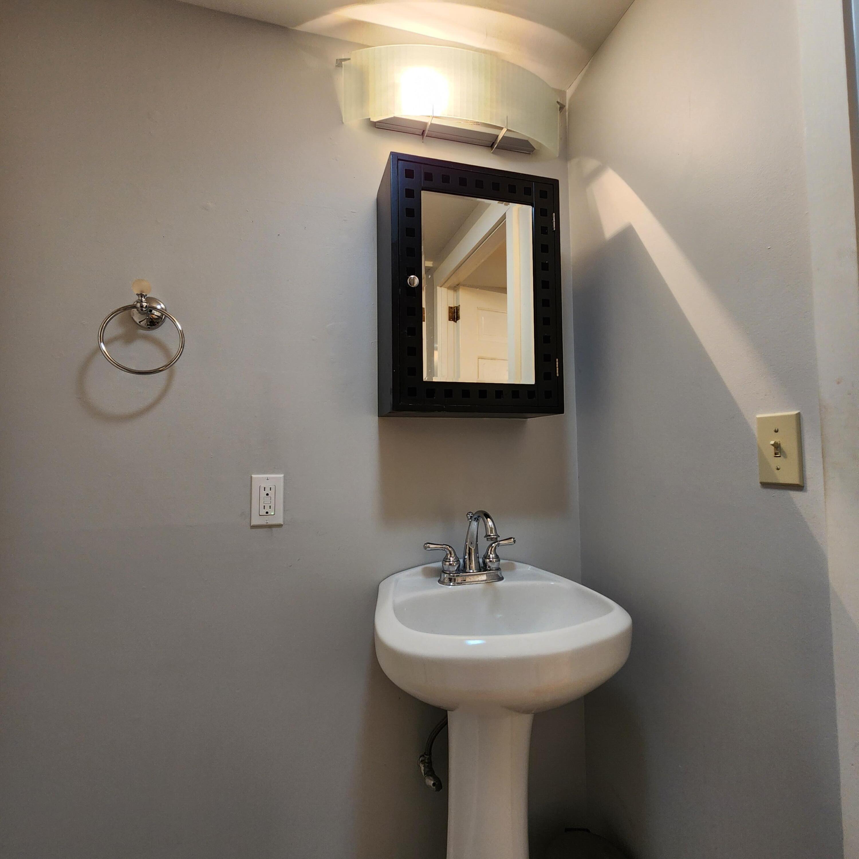 21 Main Street Rockport, ME 04856 - Photo 47 of 66 20250124_153459