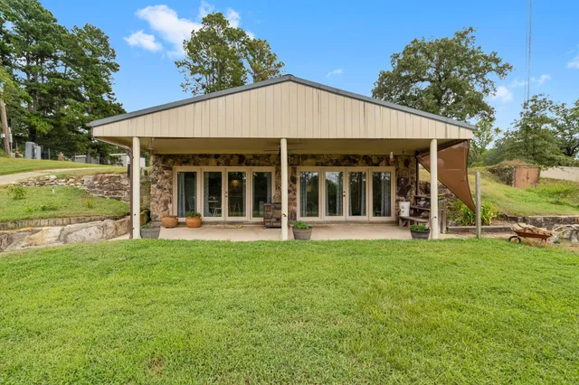 $450,000 | 18 Arrowhead Drive, Huntsville, TX 77320
