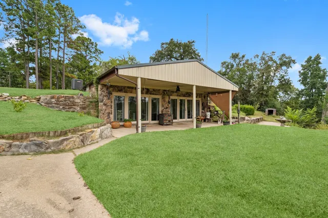 $450,000 | 18 Arrowhead Drive, Huntsville, TX 77320