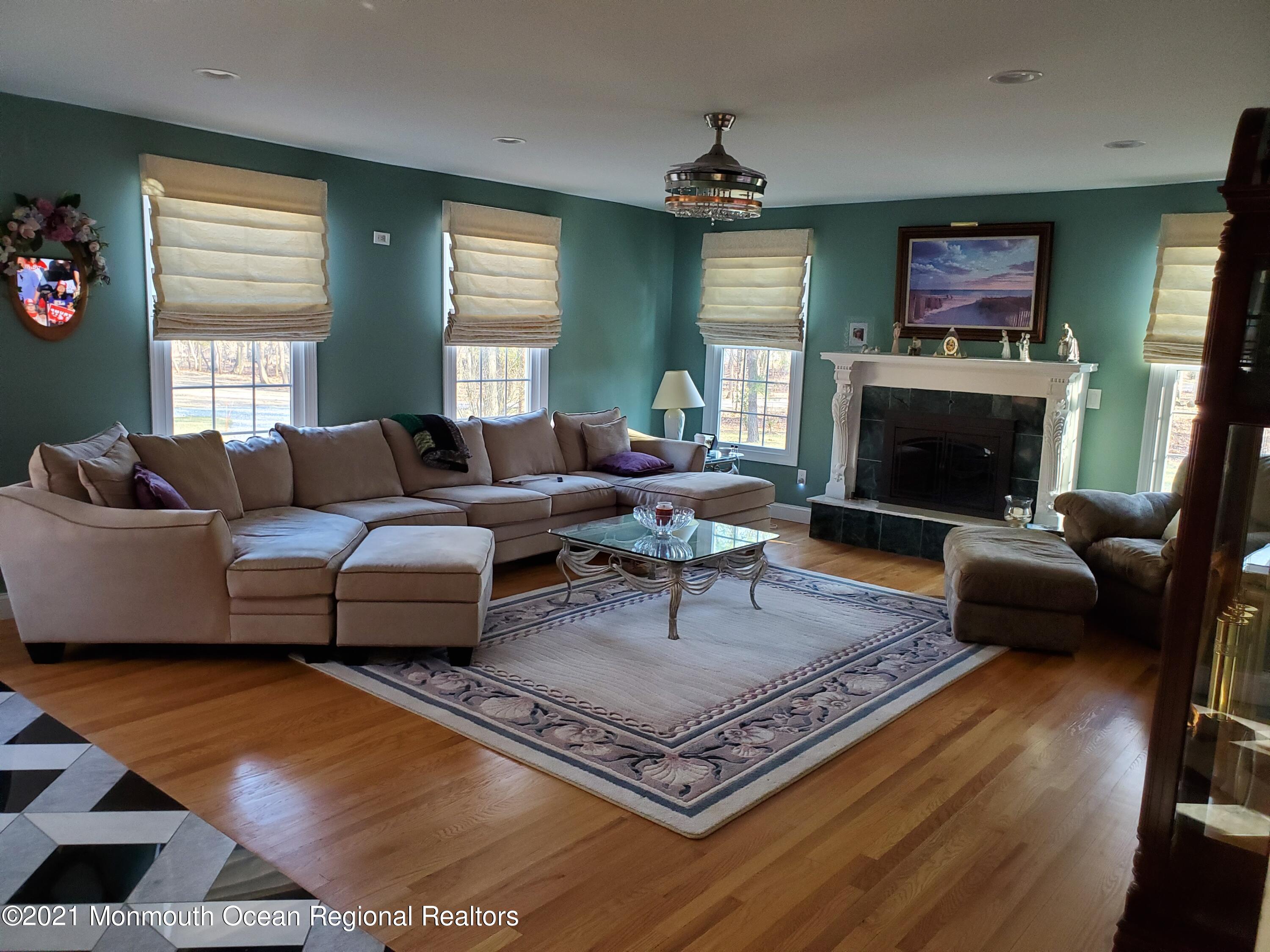 626 West Farms Road Howell, NJ 07731 - Photo 10 of 26 Living Room