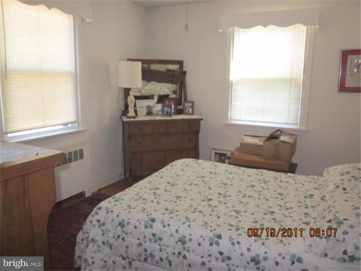 805 Edann Road Oreland, PA 19075 - Photo 7 of 10 Bedroom - Main