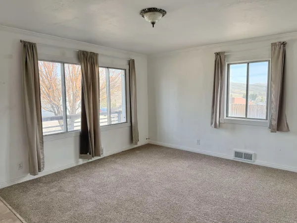 $259,000 | 513 Beech Avenue, Kemmerer, WY 83101