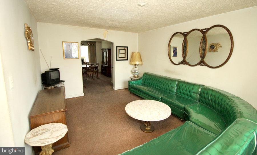 5008 Pimlico Road Baltimore, MD 21215 - Photo 3 of 13 Living Room