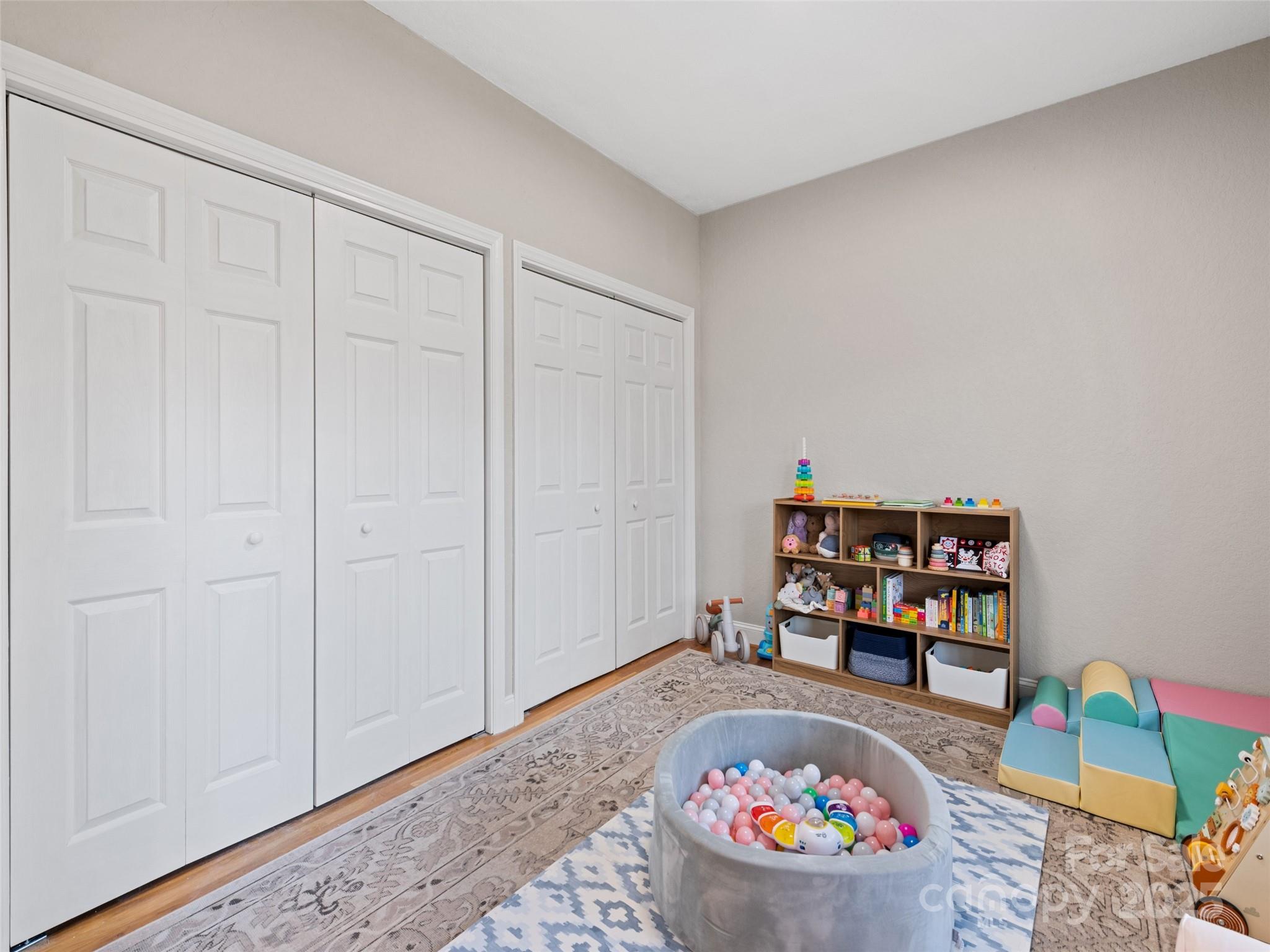 15 Lone Coyote Ridge Fletcher, NC 28732 - Photo 18 of 46 a room with toys and a book shelf