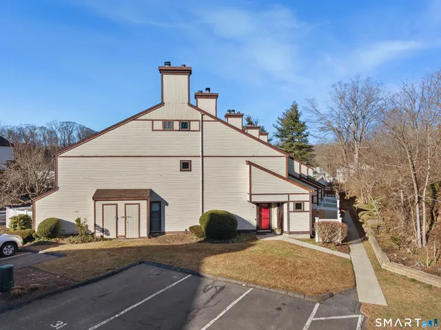 $305,000 | 81 Main Street, Unit 31A, Branford, CT 06405