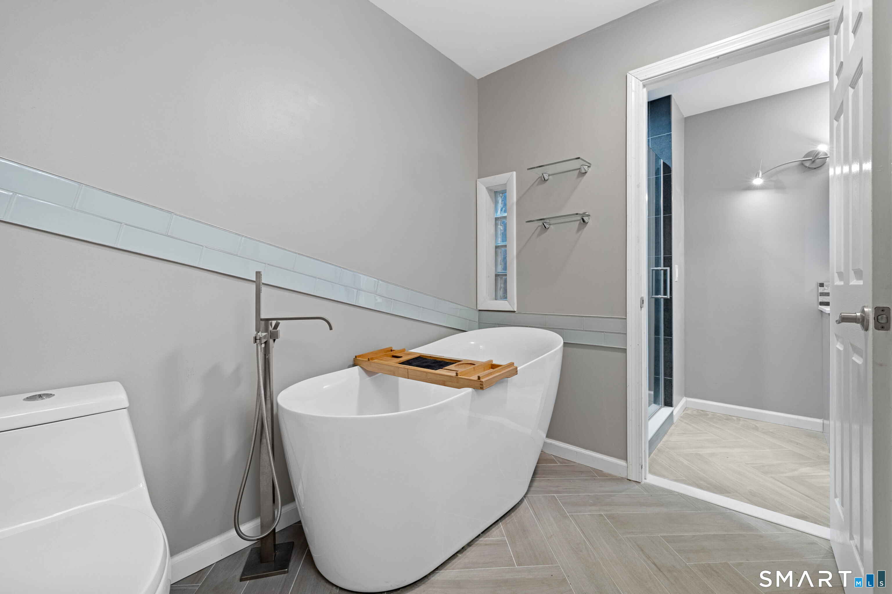 81 Main Street, Unit 31A Branford, CT 06405 - Photo 24 of 40 Soaking Tub