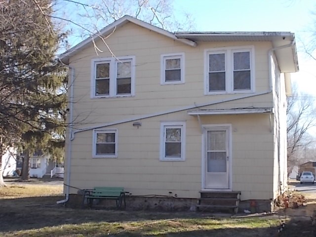 709 Maple Street Pana, IL 62557 - Photo 2 of 3