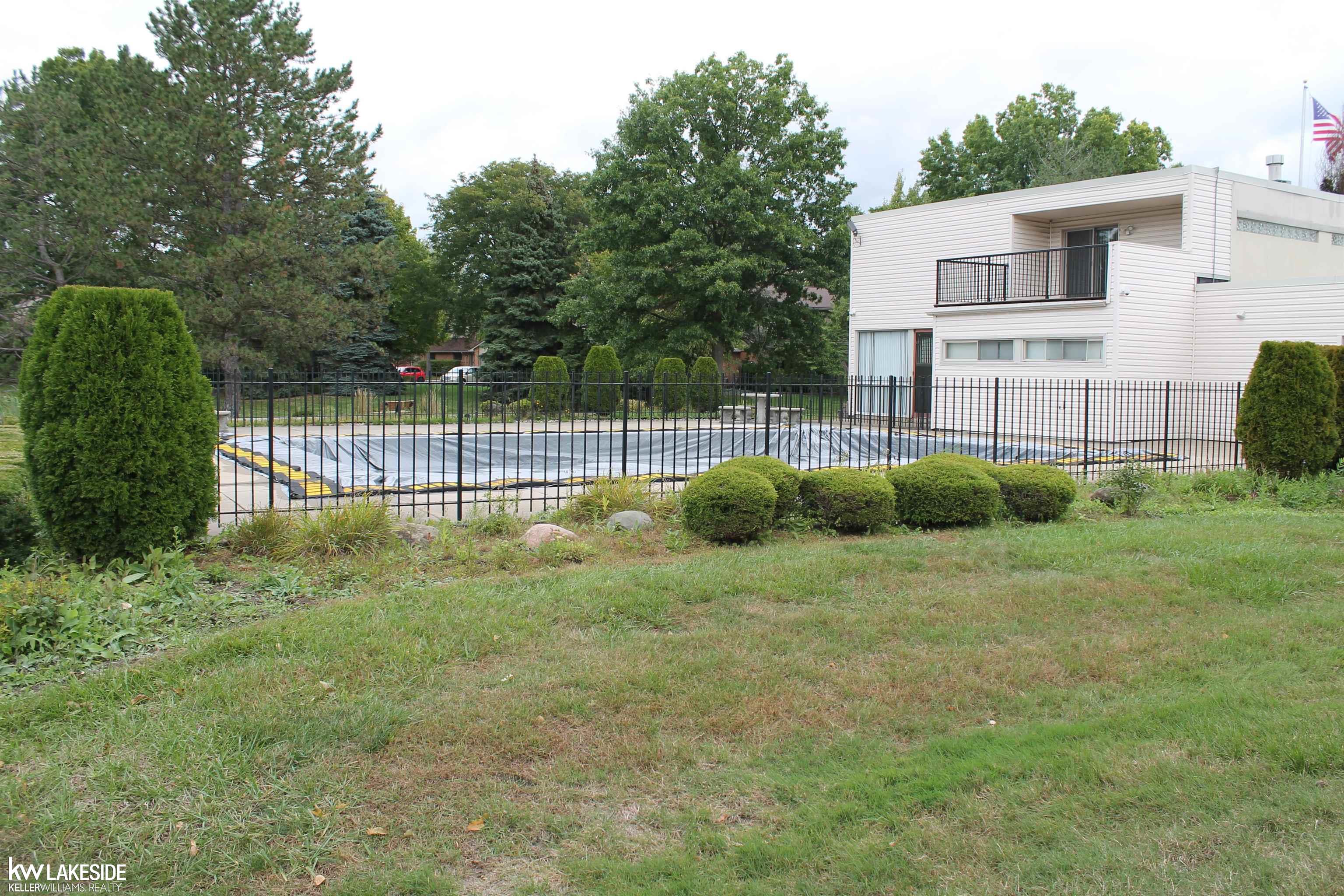 3974 Old Creek Road Troy, MI 48084 - Photo 31 of 32 50091748-41.JPG