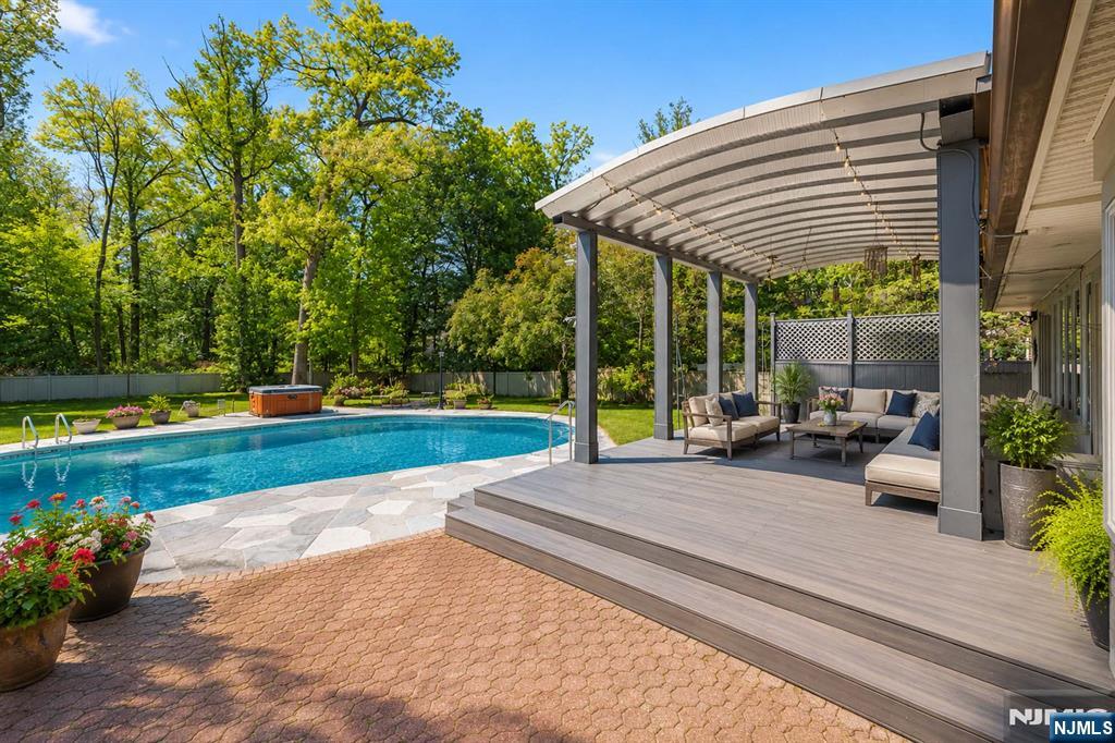 290 Dunkerhook Road Paramus, NJ 07652 - Photo 45 of 50