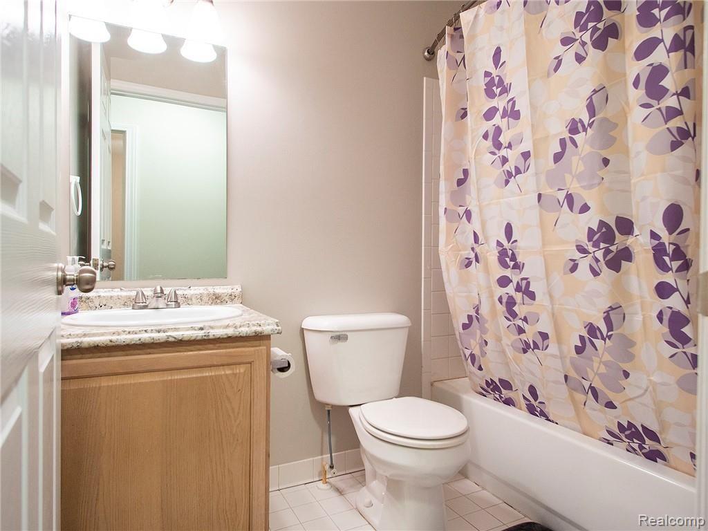20 Pine Tree Ridge, Unit 1 Waterford, MI 48327 - Photo 8 of 14 _1033703.jpg