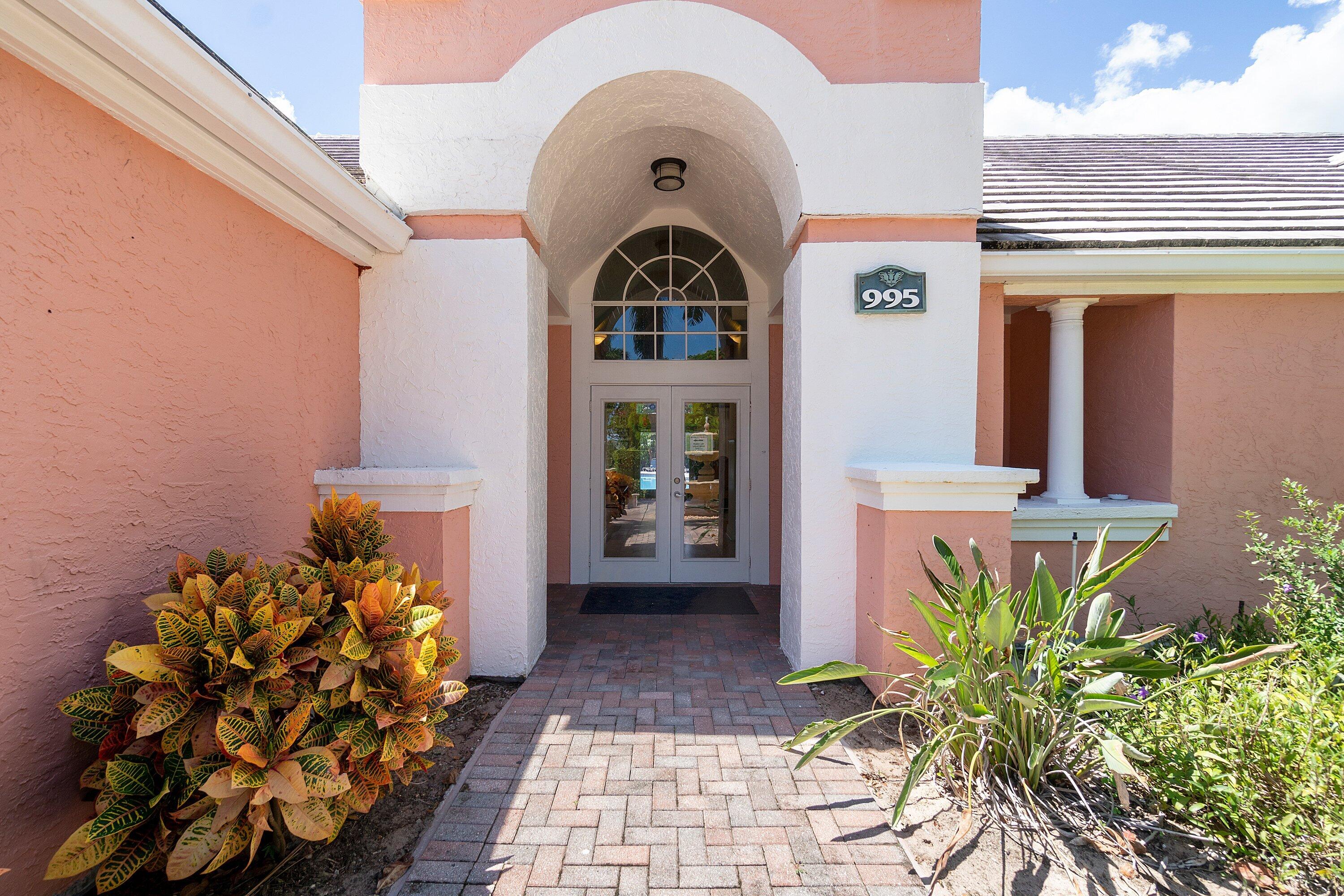 1001 Crystal Way, Unit M Delray Beach, FL 33444 - Photo 27 of 42 a front view of a house with a garden
