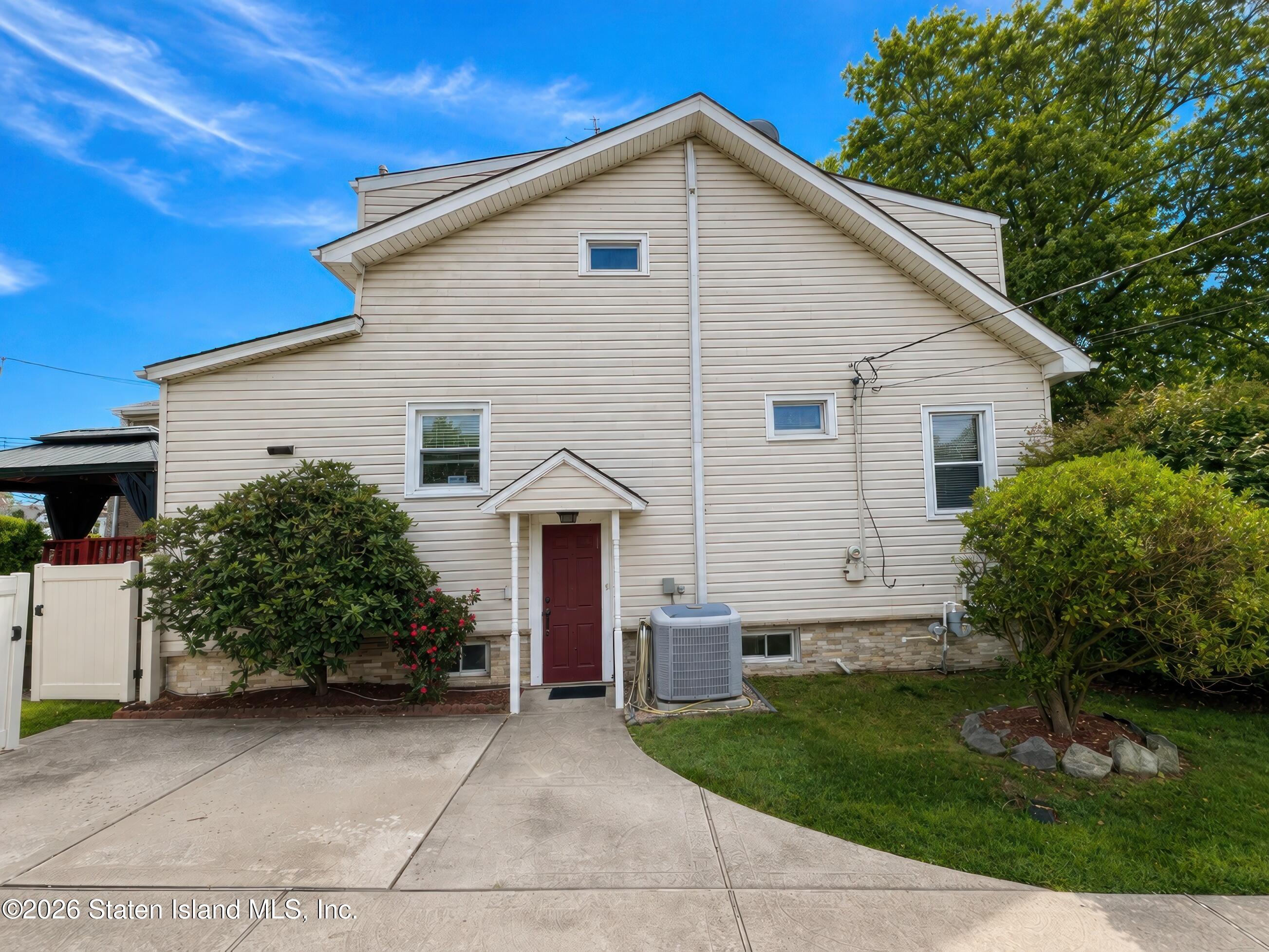 738 Woodrow Road Staten Island, NY 10312 - Photo 24 of 28 738 Woodrow sideview