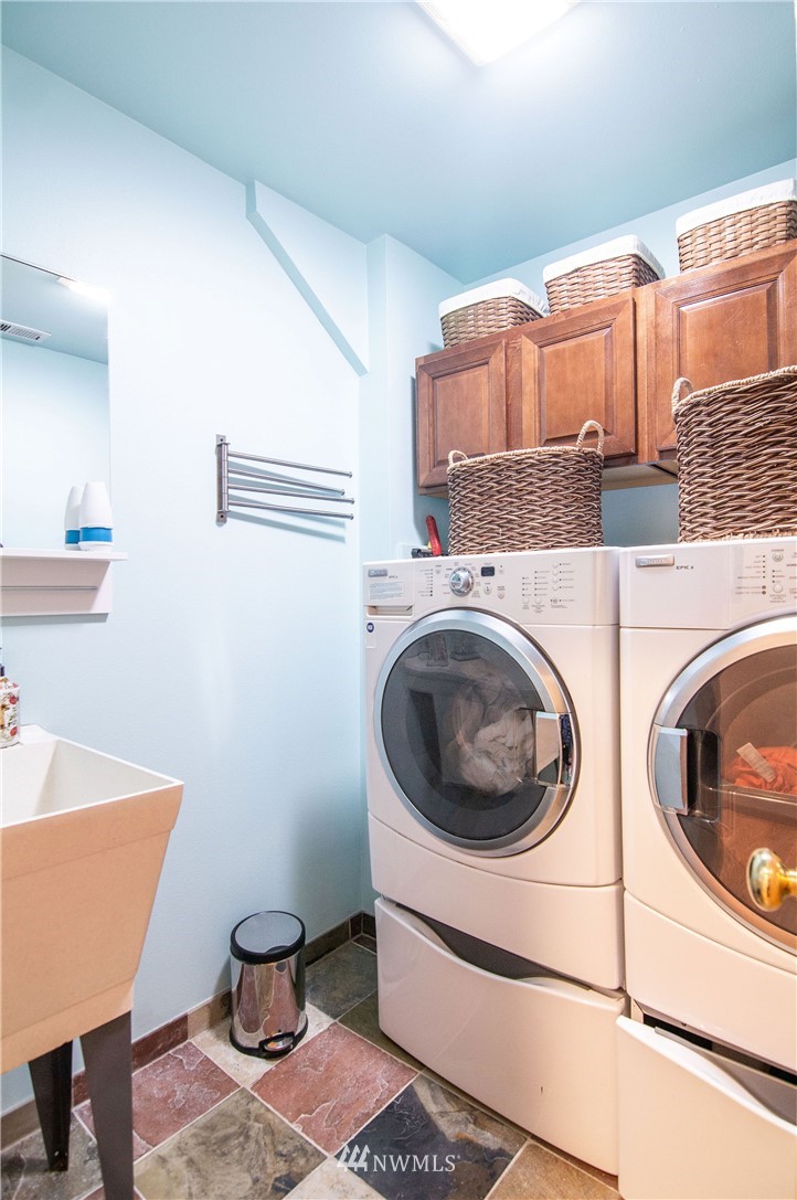 2311 Cedar Road Lake Stevens, WA 98258 - Photo 15 of 37 a utility room with sink dryer and washer