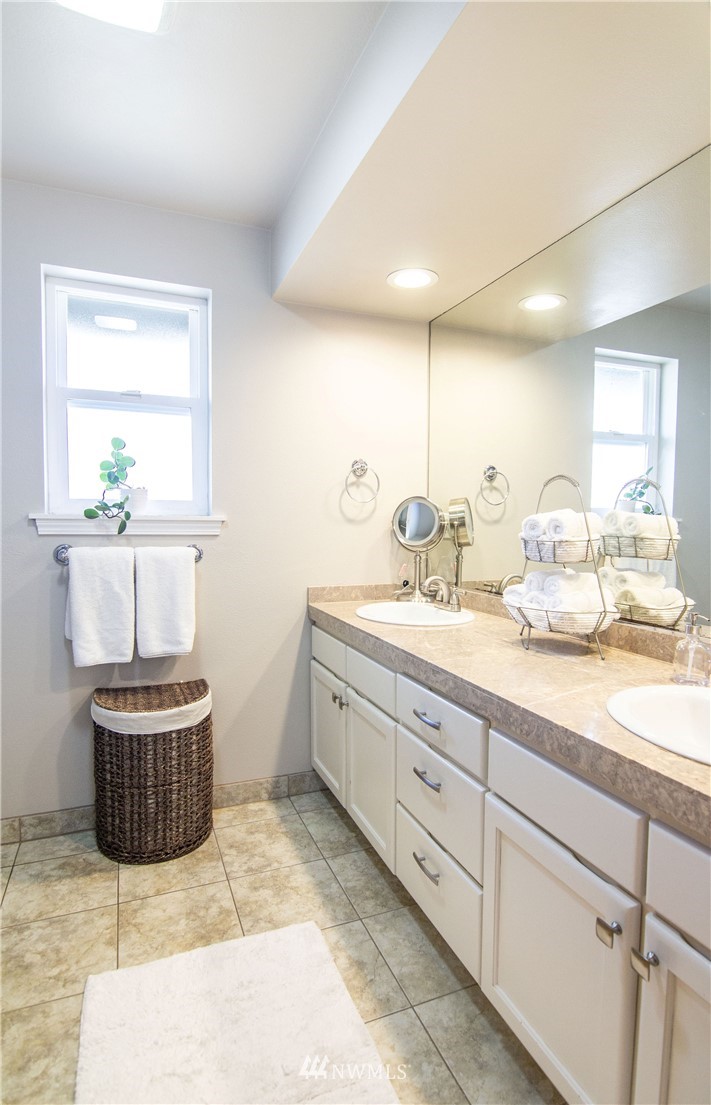 2311 Cedar Road Lake Stevens, WA 98258 - Photo 22 of 37 a bathroom with sink and mirror