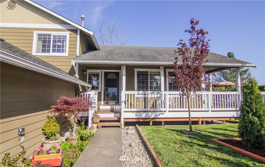 2311 Cedar Road Lake Stevens, WA 98258 - Photo 35 of 37 a front view of a house with a garden