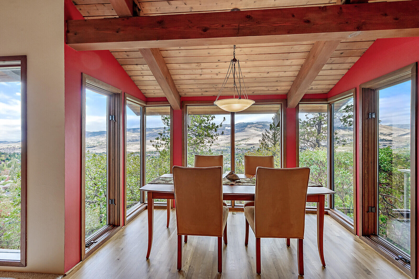 100 Ridge Road Ashland, OR 97520 - Photo 17 of 53 View Dining