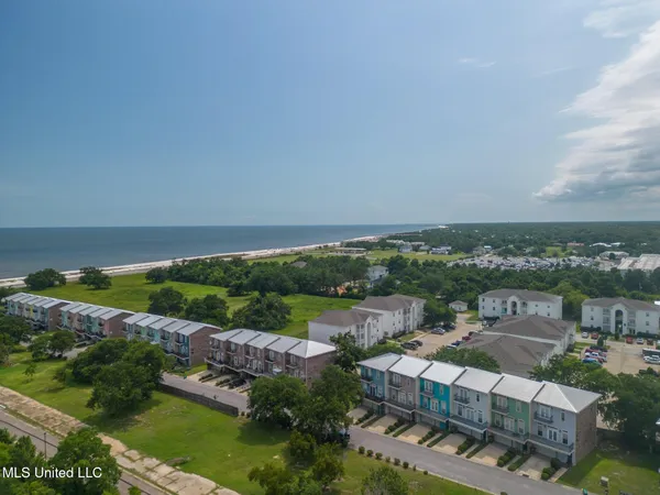 $1,900 | 25 Oak Alley Lane, Long Beach, MS 39560