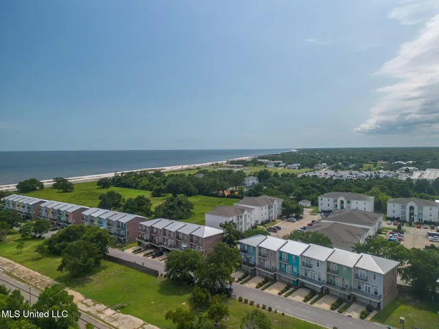 $2,000 | 25 Oak Alley Lane, Long Beach, MS 39560