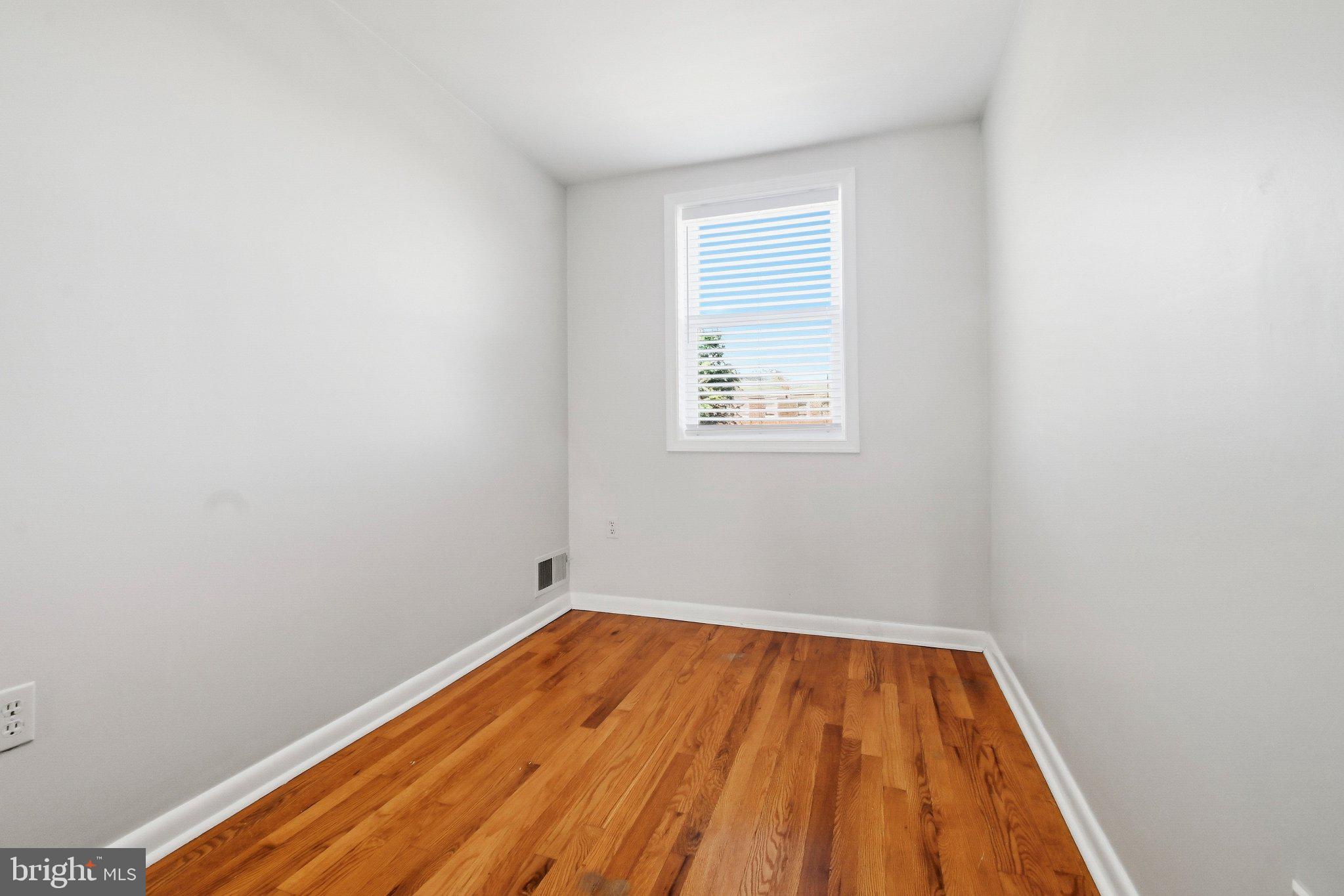 747 Old Riverside Road Baltimore, MD 21225 - Photo 16 of 26 Third Upstairs Bedroom