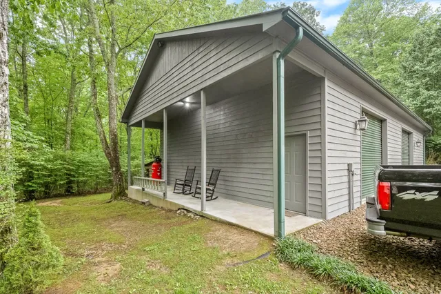 $499,900 | 154 Whitetail Lane, Belvidere, TN 37306