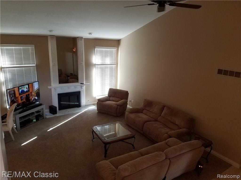 460 Mayapple Court Rochester, MI 48307 - Photo 12 of 30 Mayapple great room 2.jpg