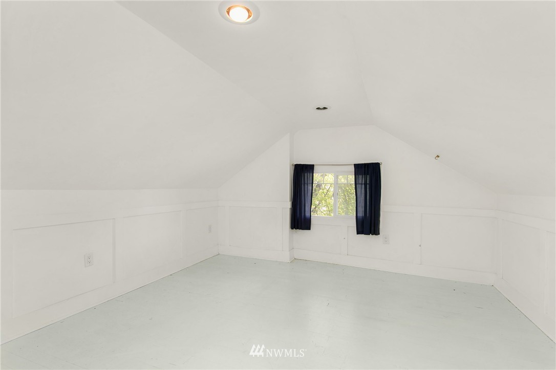 517 Wells Avenue South Renton, WA 98057 - Photo 14 of 20 Gallery Image 14