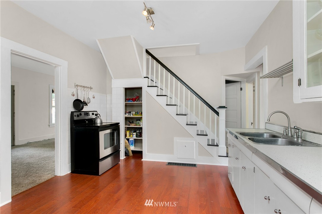 517 Wells Avenue South Renton, WA 98057 - Photo 7 of 20 Gallery Image 7