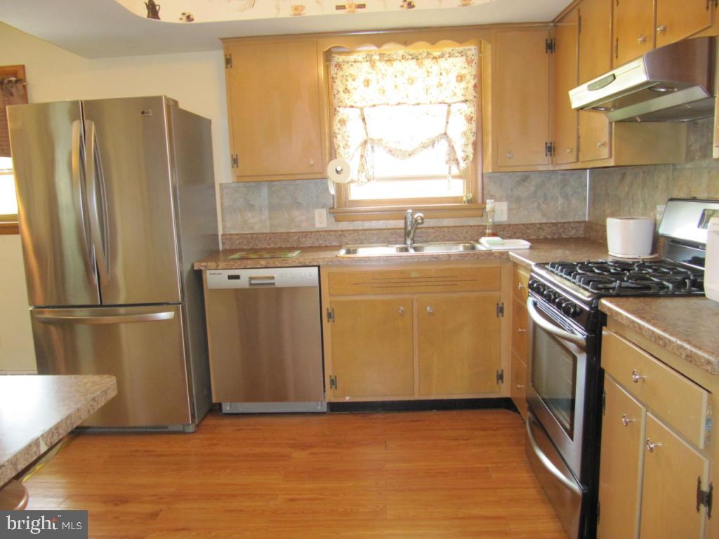 1661 Ridgedale Drive Lancaster, PA 17601 - Photo 3 of 13 Gallery Image 3