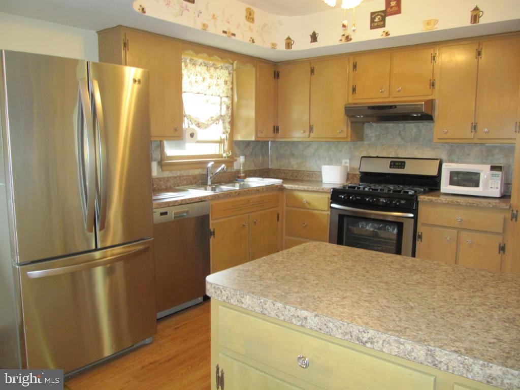 1661 Ridgedale Drive Lancaster, PA 17601 - Photo 4 of 13 Gallery Image 4