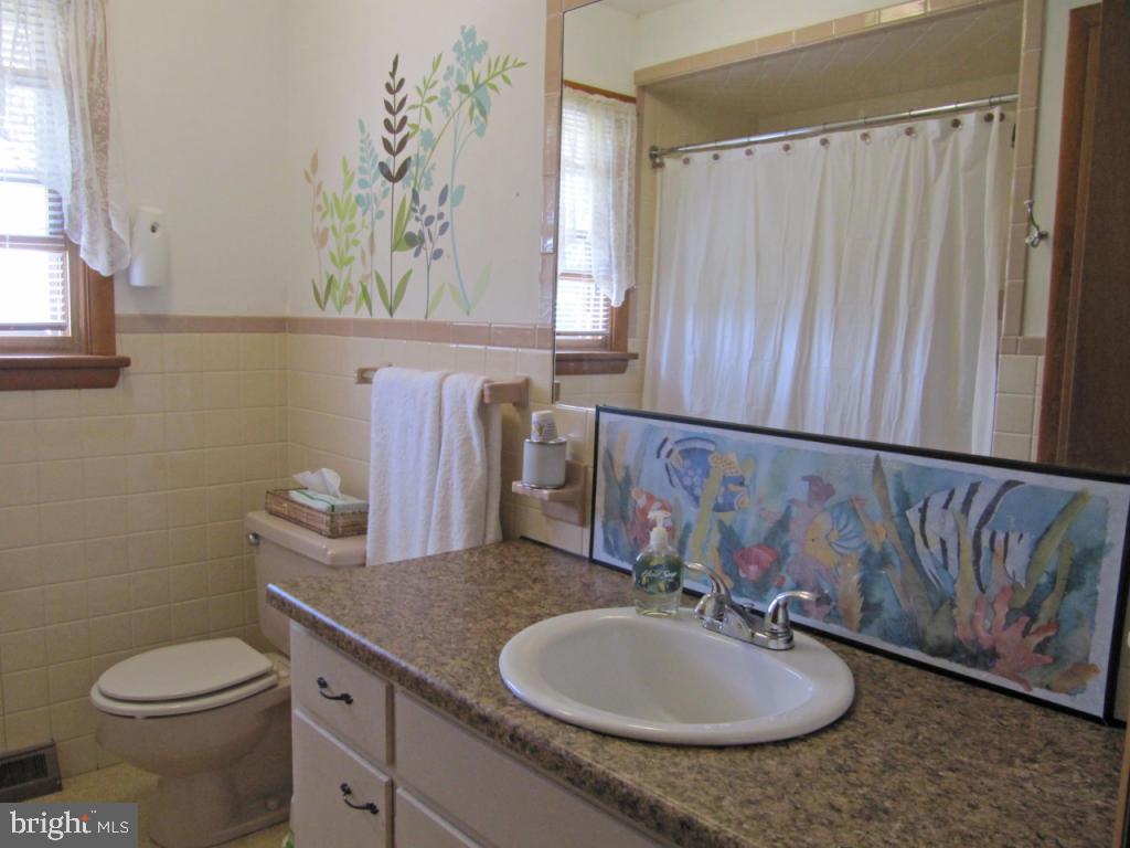 1661 Ridgedale Drive Lancaster, PA 17601 - Photo 8 of 13 Gallery Image 8
