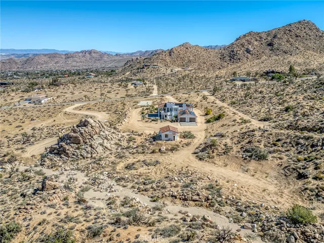 $1,900,000 | 8022 Wesley Road, Joshua Tree, CA 92252