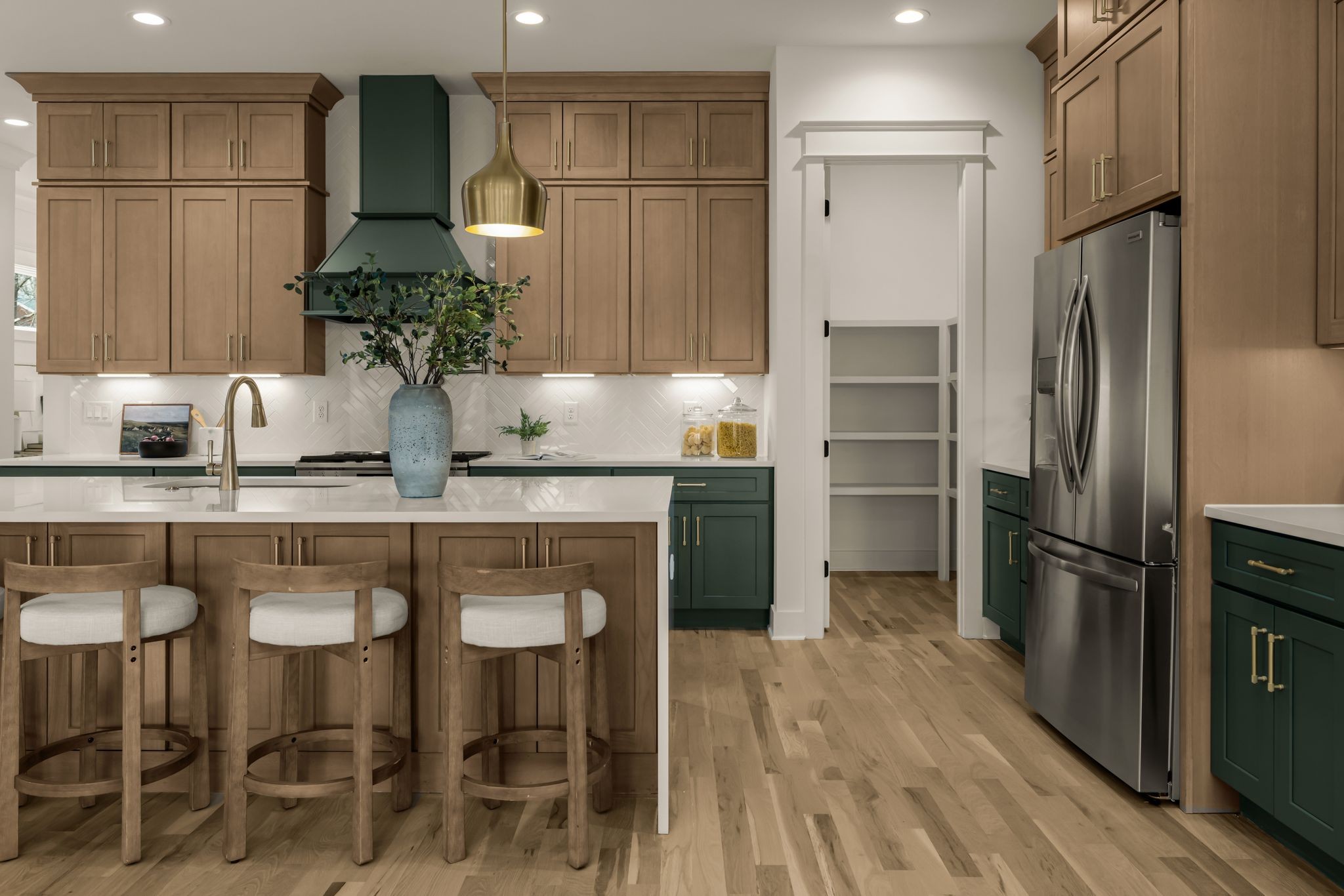 2512 Sheridan Road Nashville, TN 37206 - Photo 18 of 45 a kitchen with granite countertop a table chairs refrigerator and stove