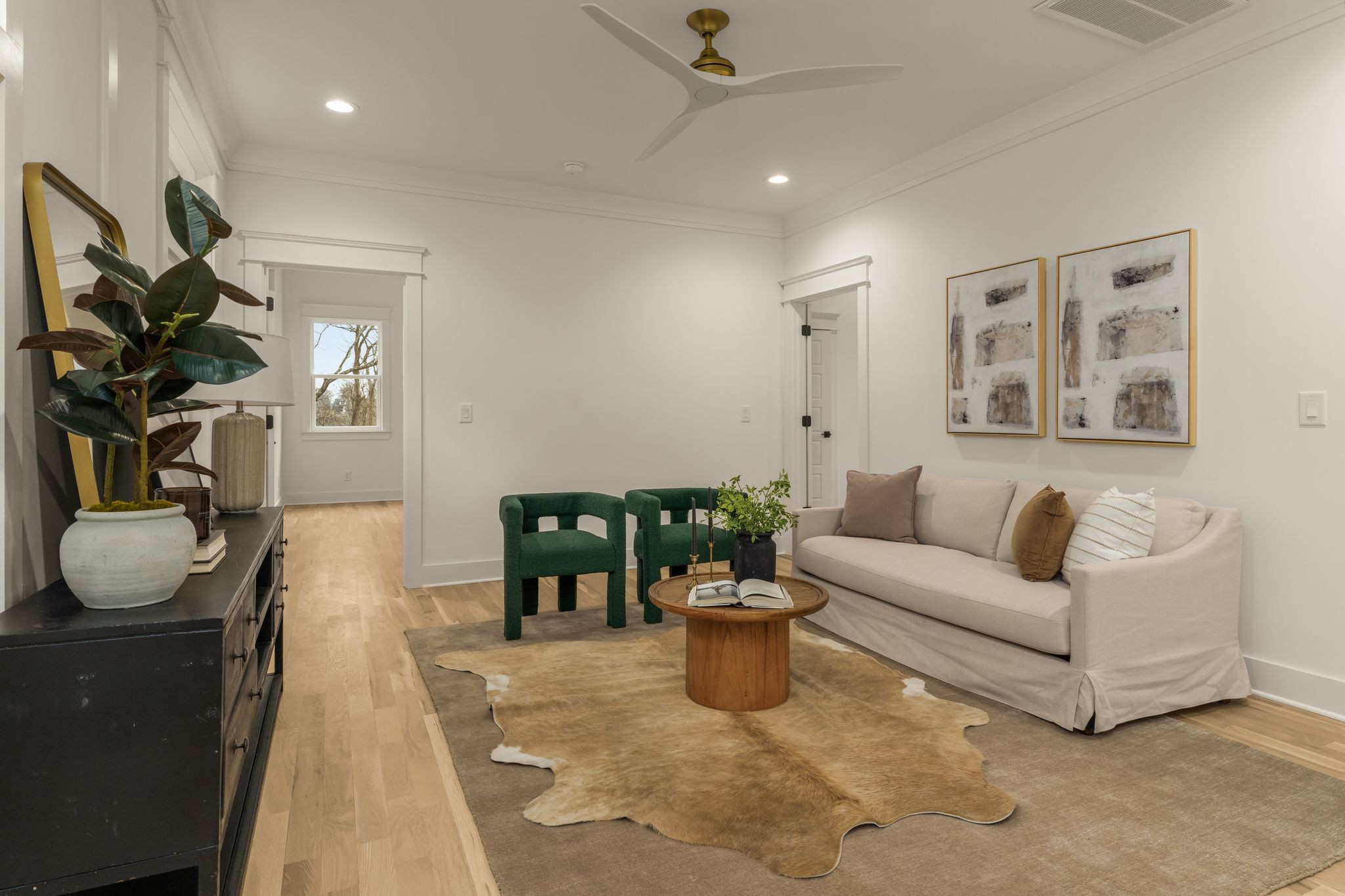 2512 Sheridan Road Nashville, TN 37206 - Photo 26 of 45 a living room with furniture