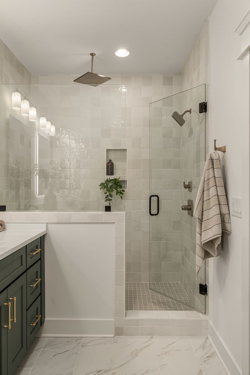 2512 Sheridan Road Nashville, TN 37206 - Photo 37 of 45 a bathroom with a shower sink and mirror