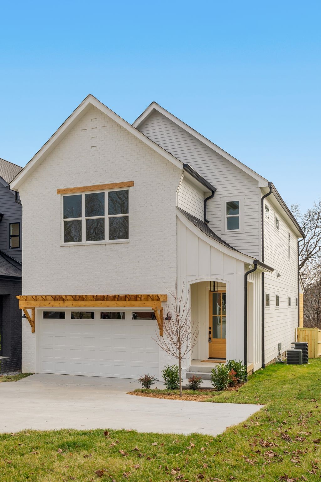 2512 Sheridan Road Nashville, TN 37206 - Photo 4 of 45 a front view of a house with a yard