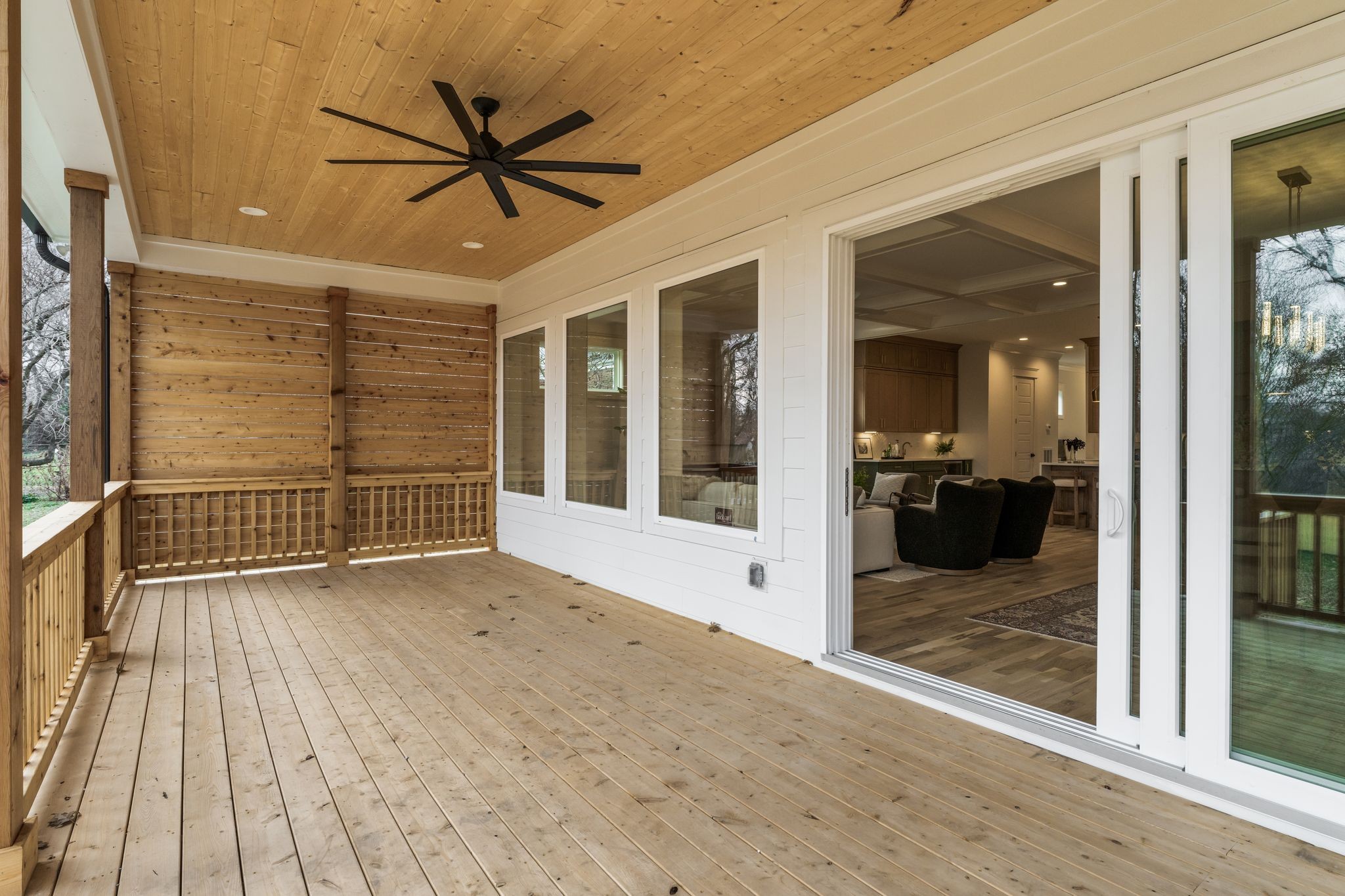 2512 Sheridan Road Nashville, TN 37206 - Photo 41 of 45 a view of a livingroom with a balcony