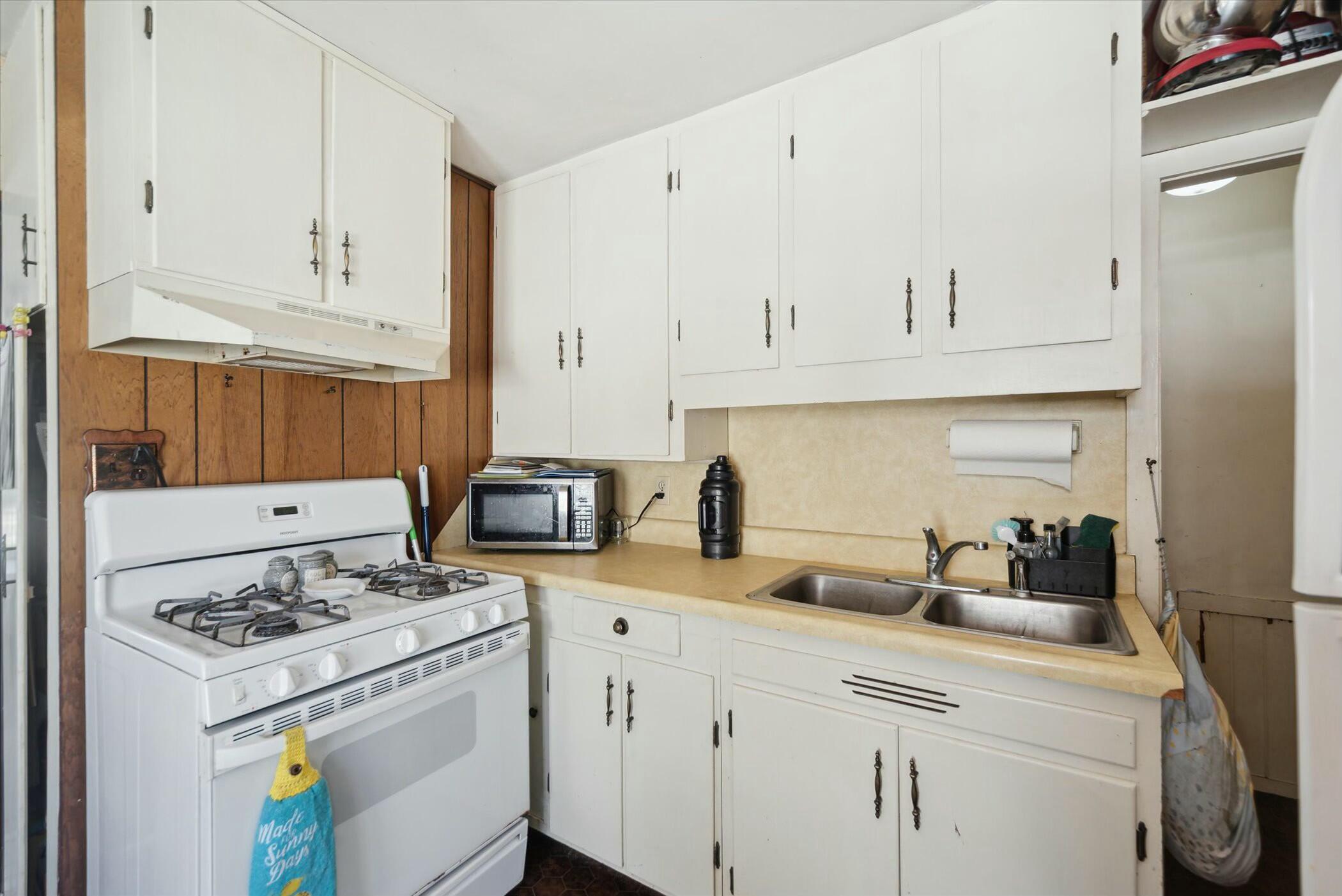 708 South Cochran Road Charlotte, MI 48813 - Photo 9 of 29 tempImageZaqJp6