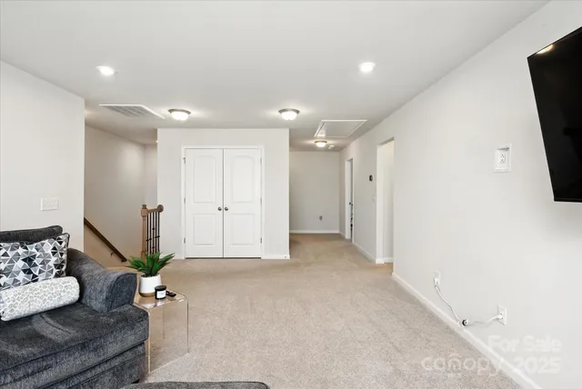 a view of livingroom with furniture