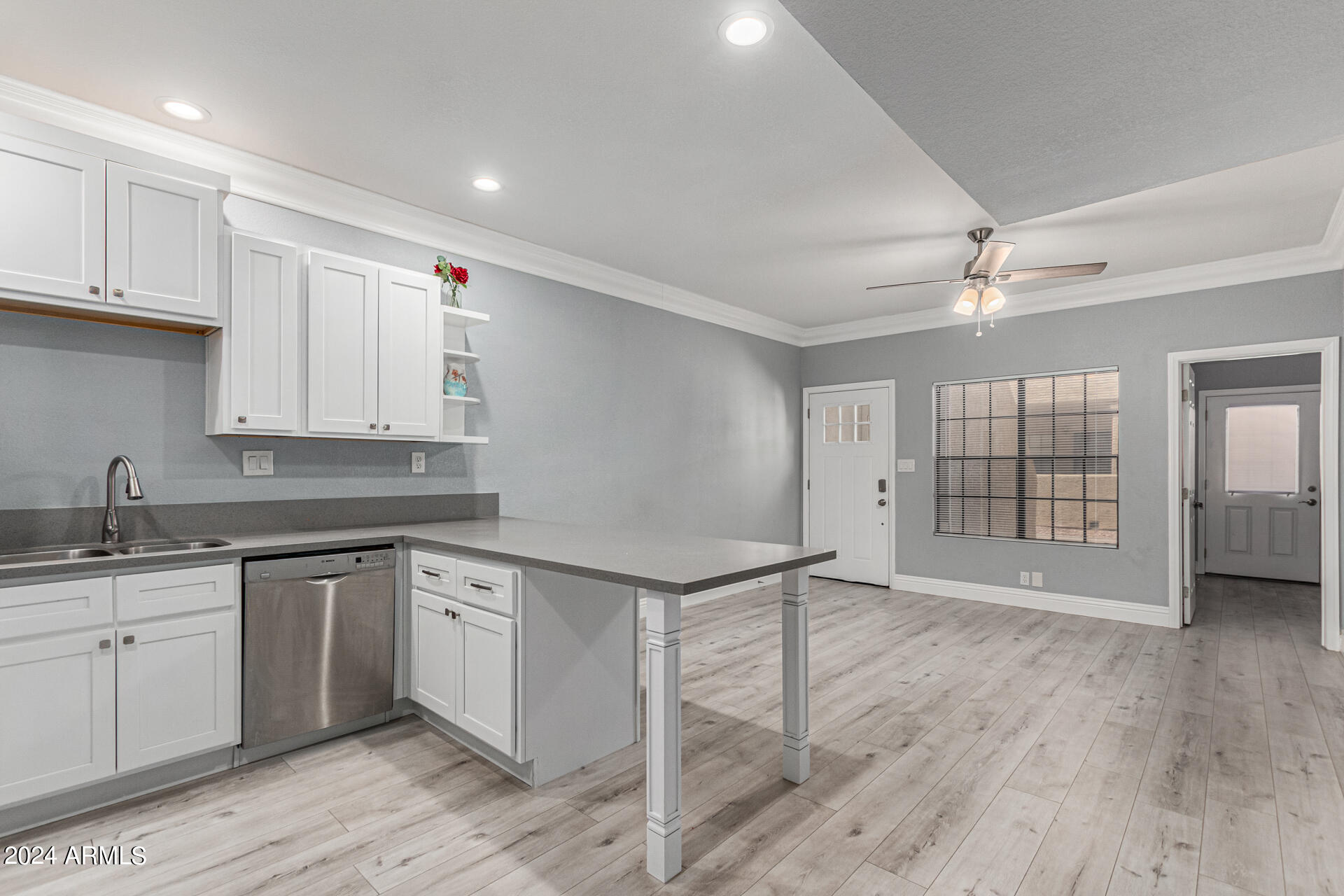 1126 West Elliot Road, Unit 1002 Chandler, AZ 85224 - Photo 8 of 35 Kitchen/Built in counter height table