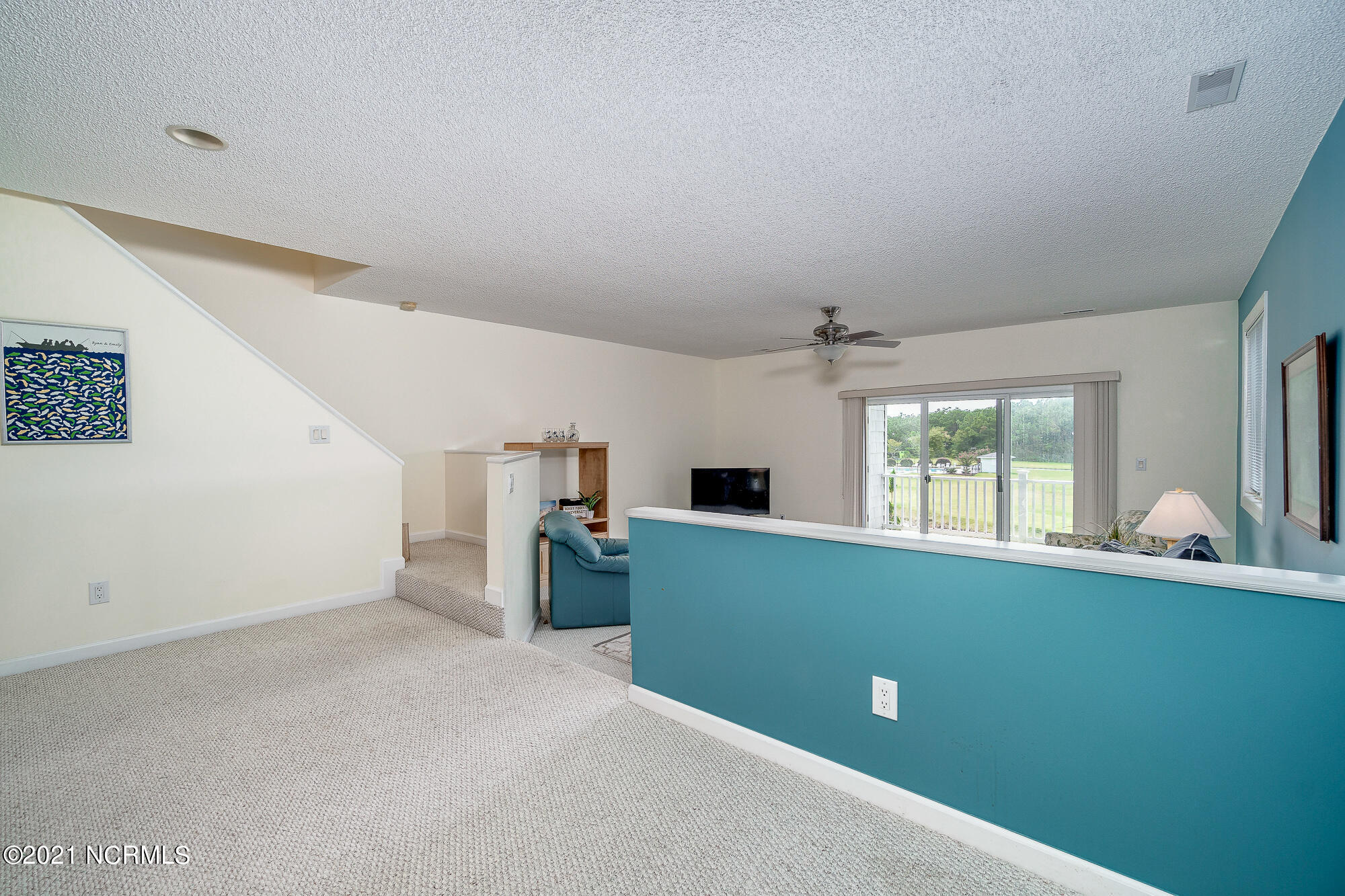 800 Country Club Road, Unit 30 Morehead City, NC 28557 - Photo 17 of 55 Open concept living area