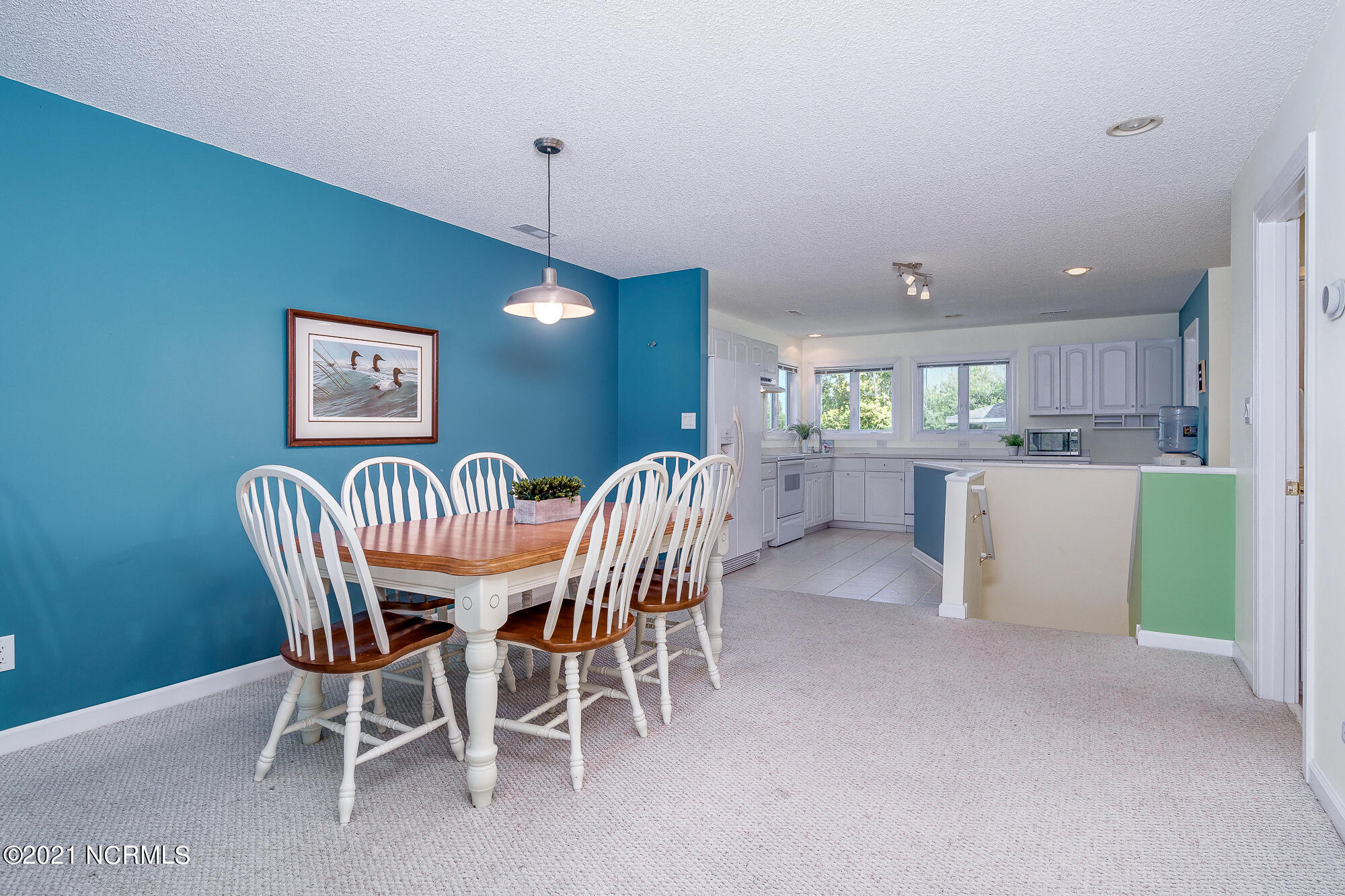 800 Country Club Road, Unit 30 Morehead City, NC 28557 - Photo 18 of 55 Dining space