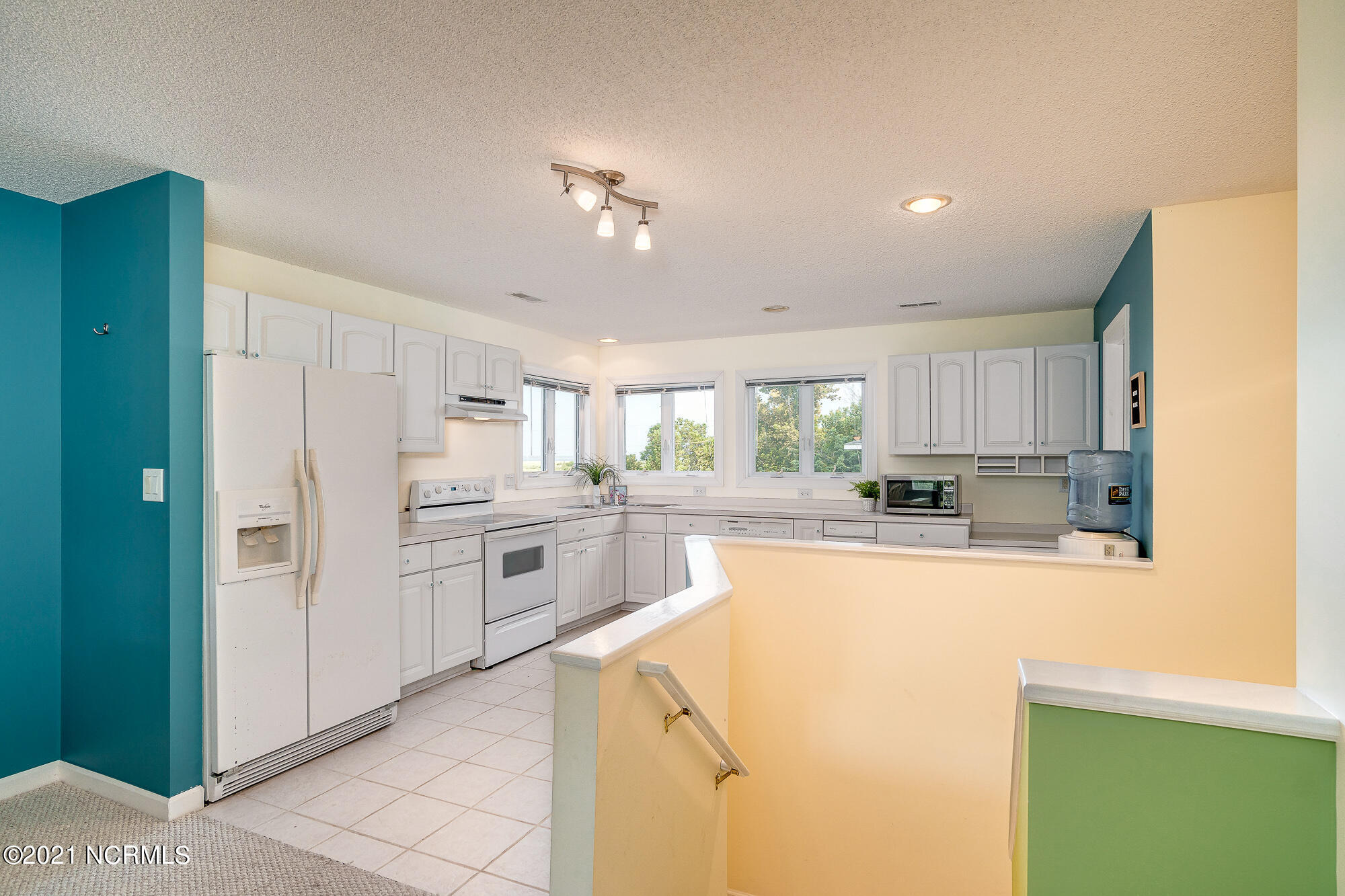 800 Country Club Road, Unit 30 Morehead City, NC 28557 - Photo 21 of 55 Spacious kitchen w/ water views
